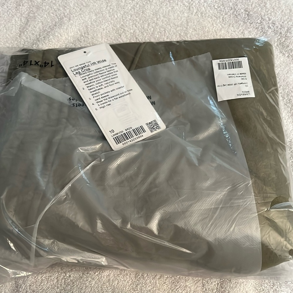 Loungeful HR Wide Crop NWT